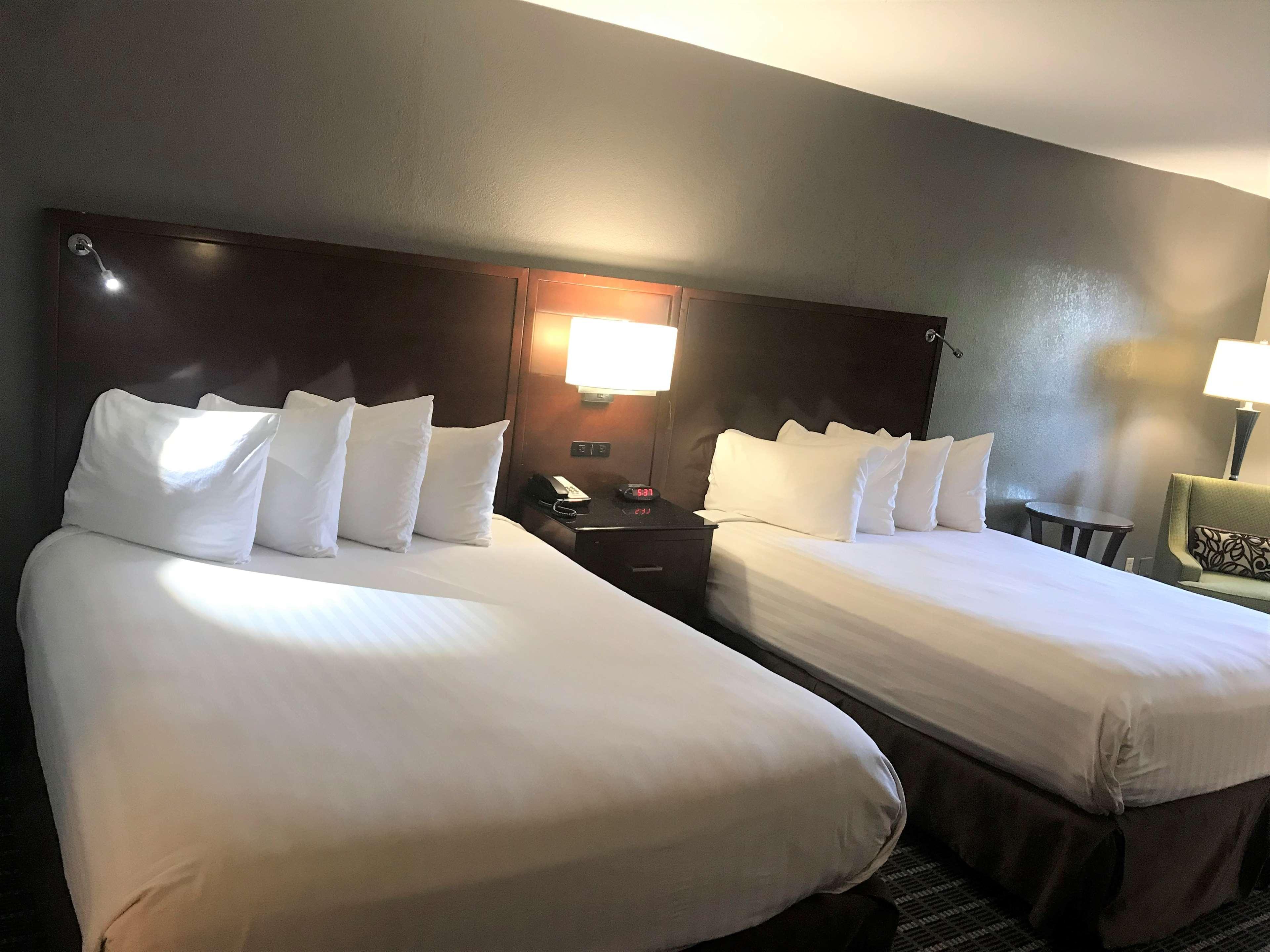 Surestay Plus Hotel By Best Western Гринвуд Экстерьер фото