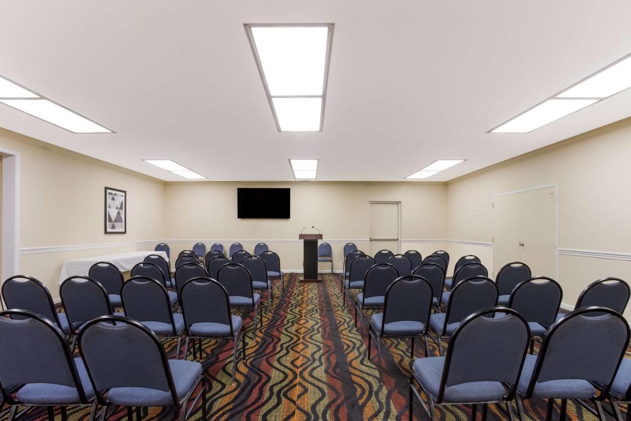 Surestay Plus Hotel By Best Western Гринвуд Экстерьер фото