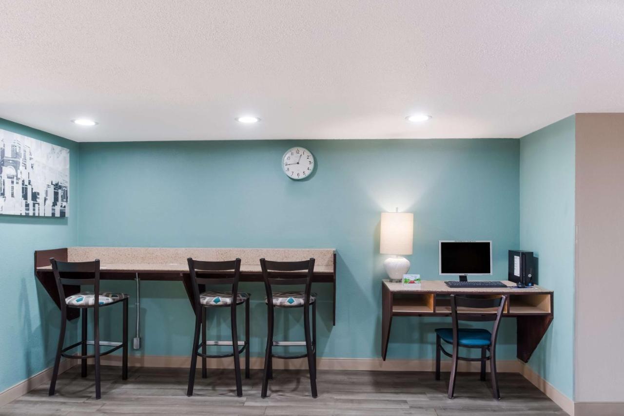 Surestay Plus Hotel By Best Western Гринвуд Экстерьер фото