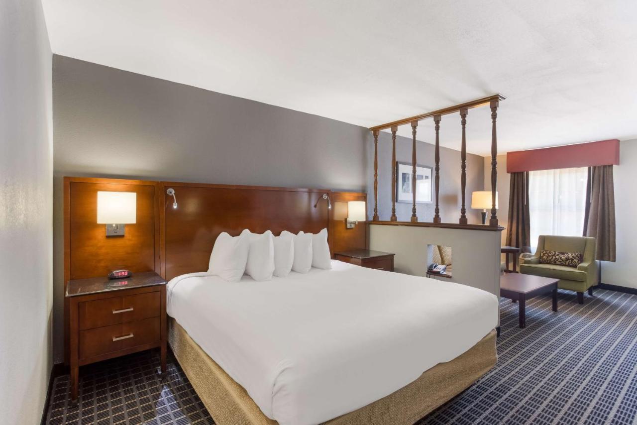 Surestay Plus Hotel By Best Western Гринвуд Экстерьер фото