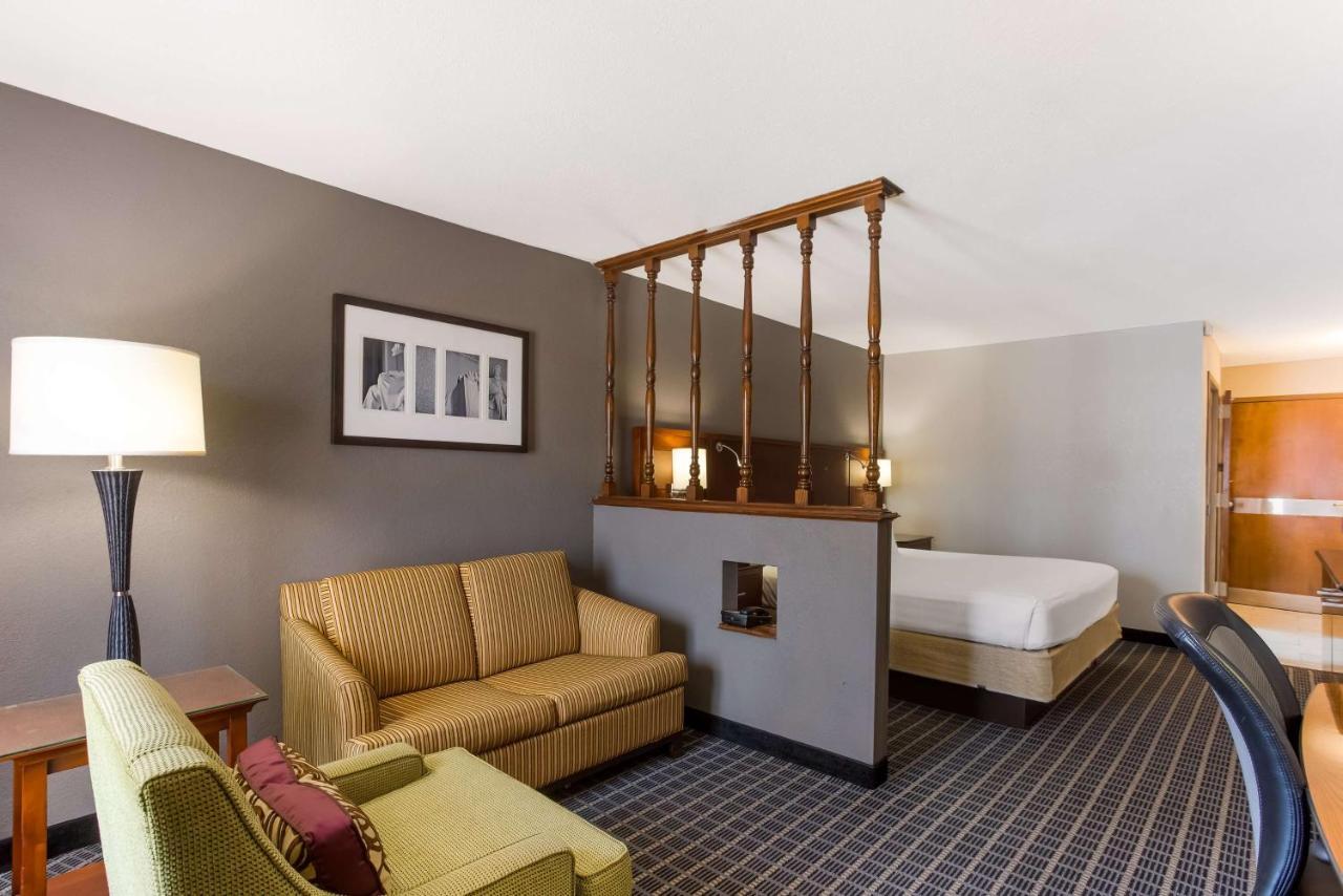 Surestay Plus Hotel By Best Western Гринвуд Экстерьер фото