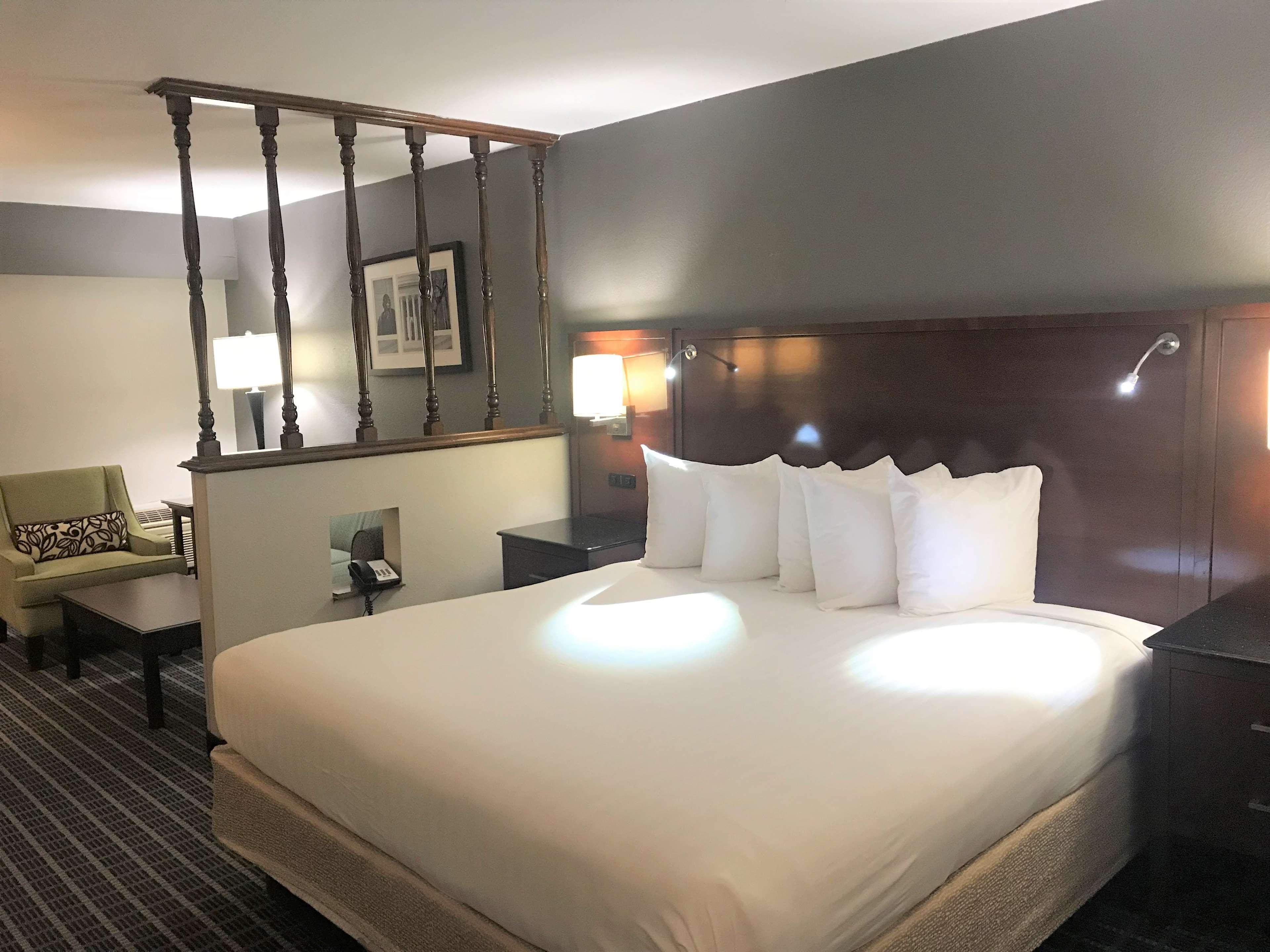 Surestay Plus Hotel By Best Western Гринвуд Экстерьер фото