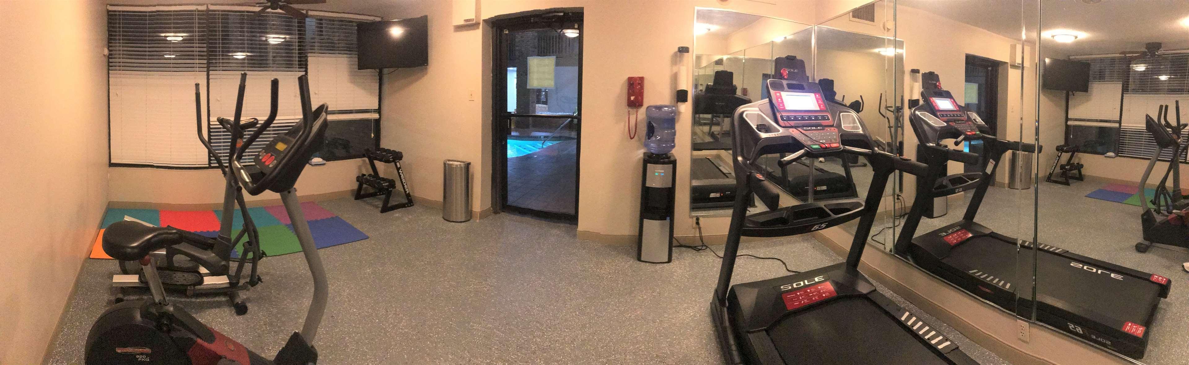 Surestay Plus Hotel By Best Western Гринвуд Экстерьер фото