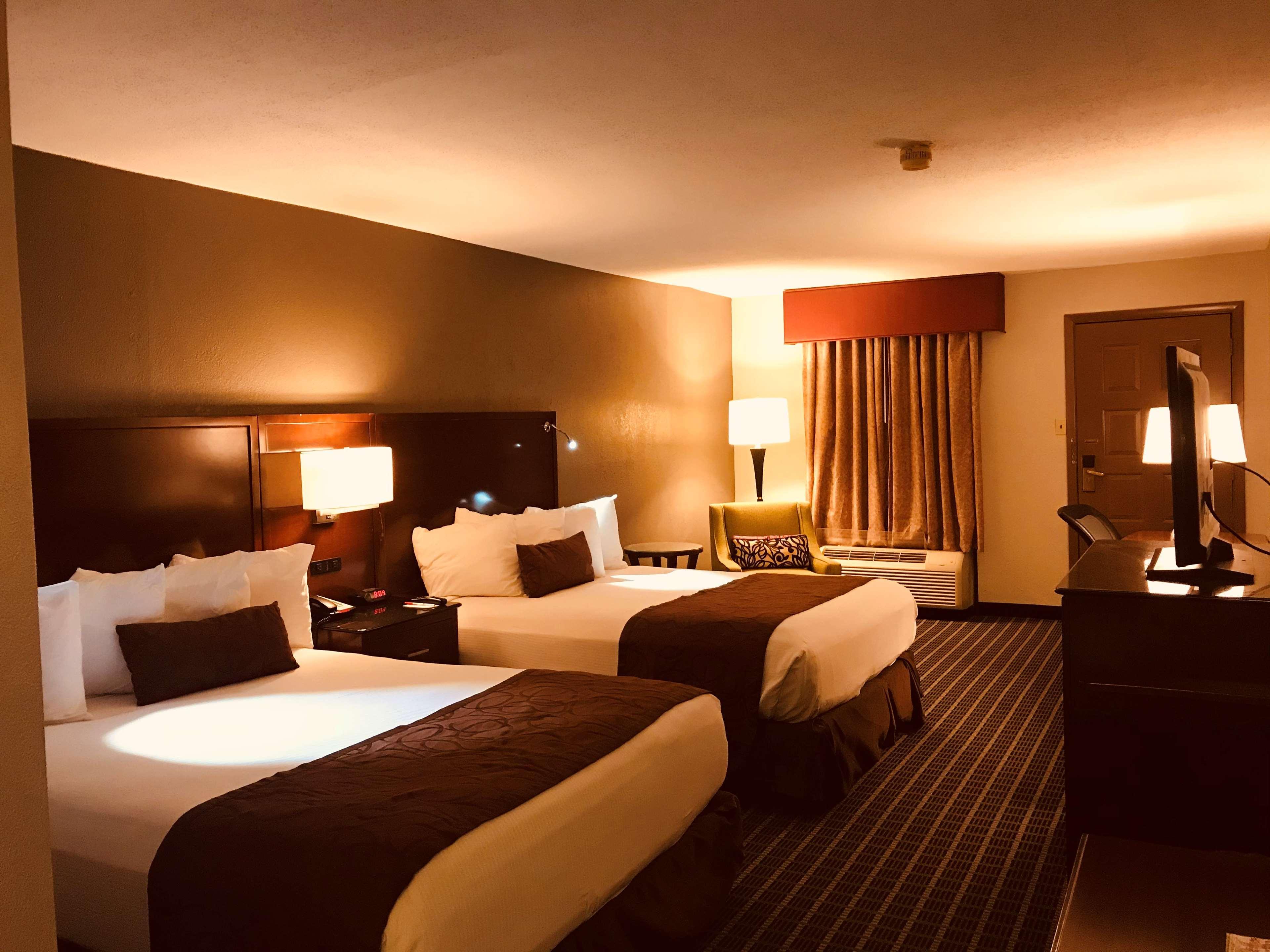 Surestay Plus Hotel By Best Western Гринвуд Экстерьер фото
