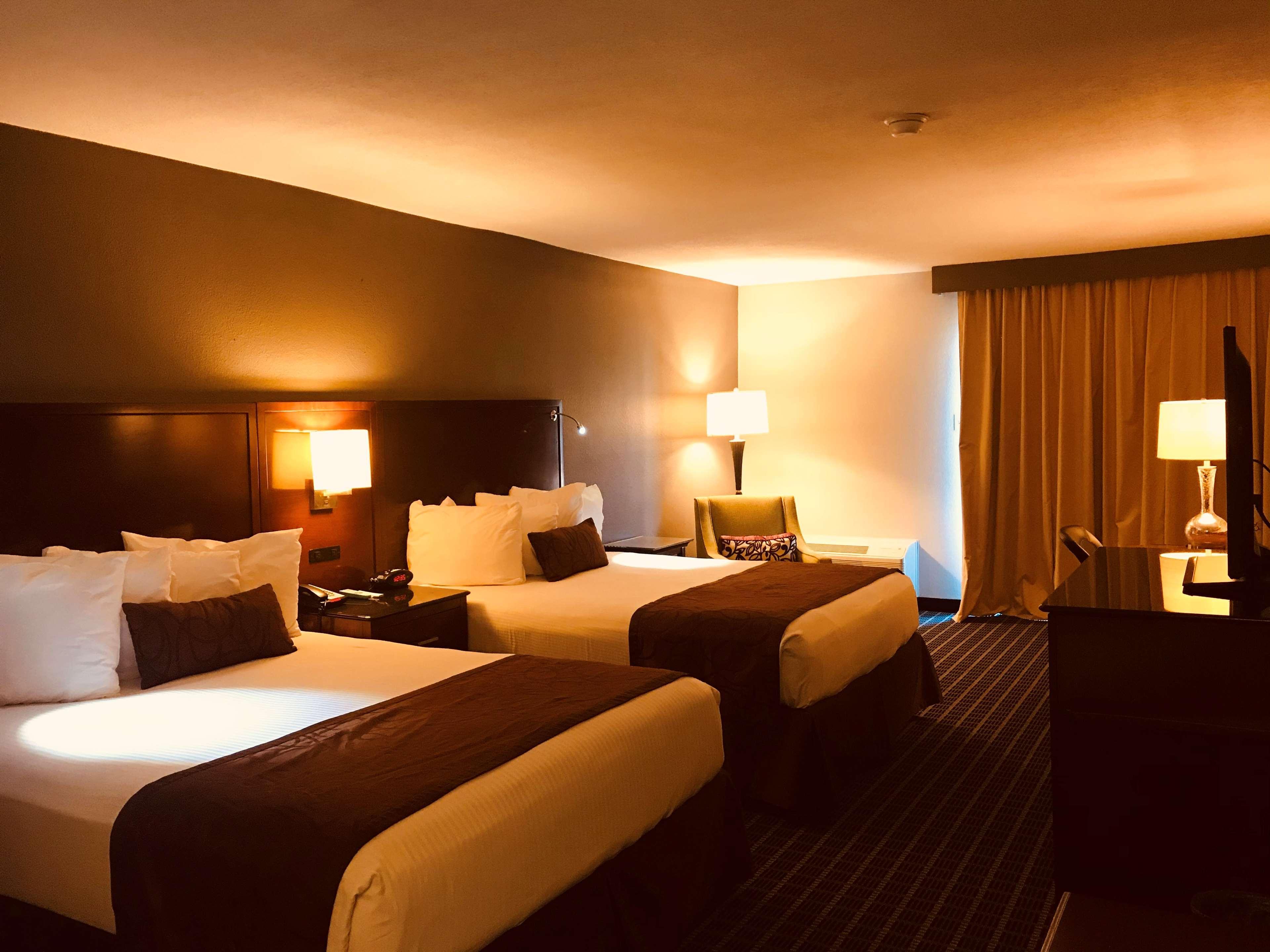 Surestay Plus Hotel By Best Western Гринвуд Экстерьер фото