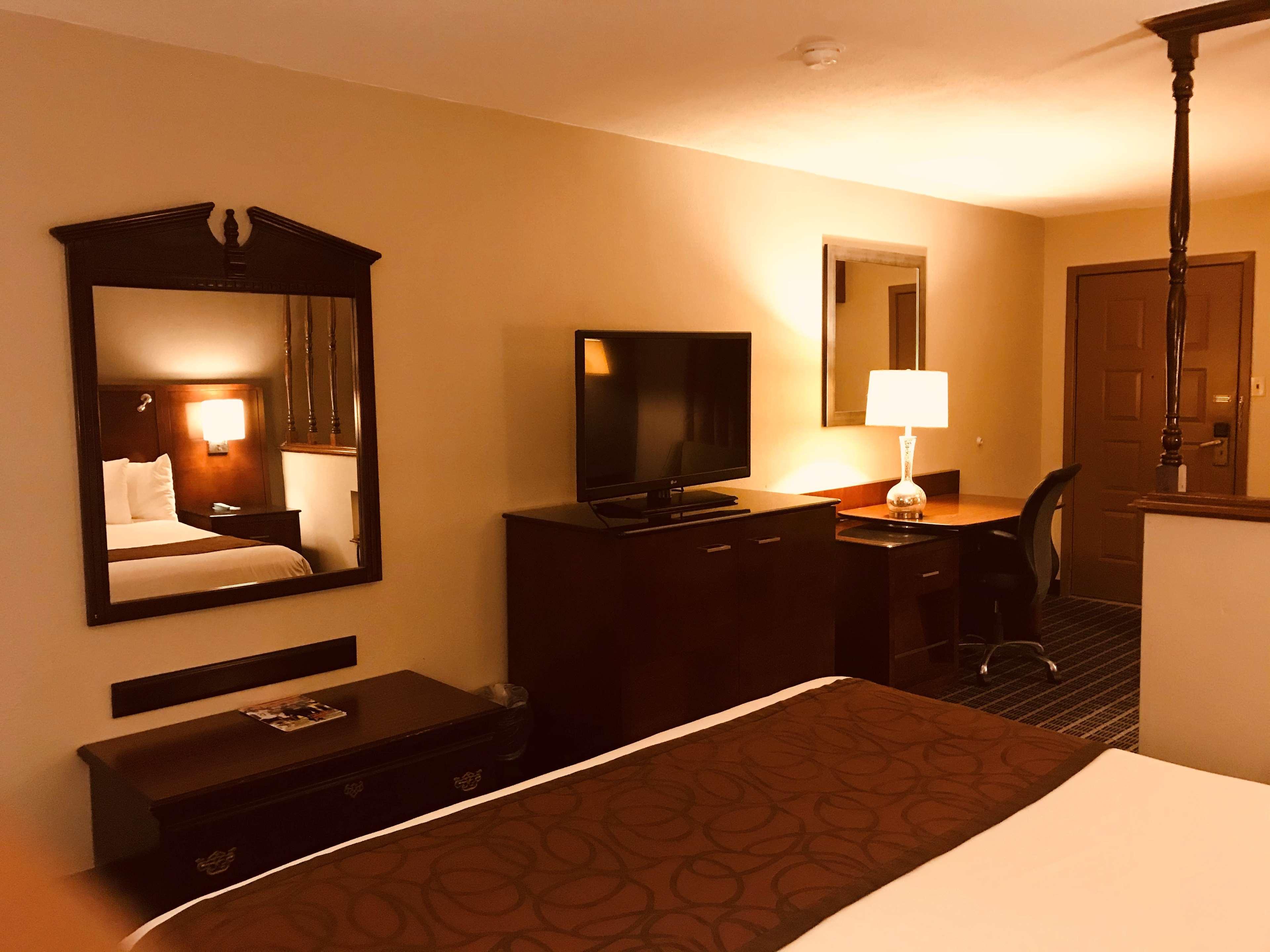 Surestay Plus Hotel By Best Western Гринвуд Экстерьер фото