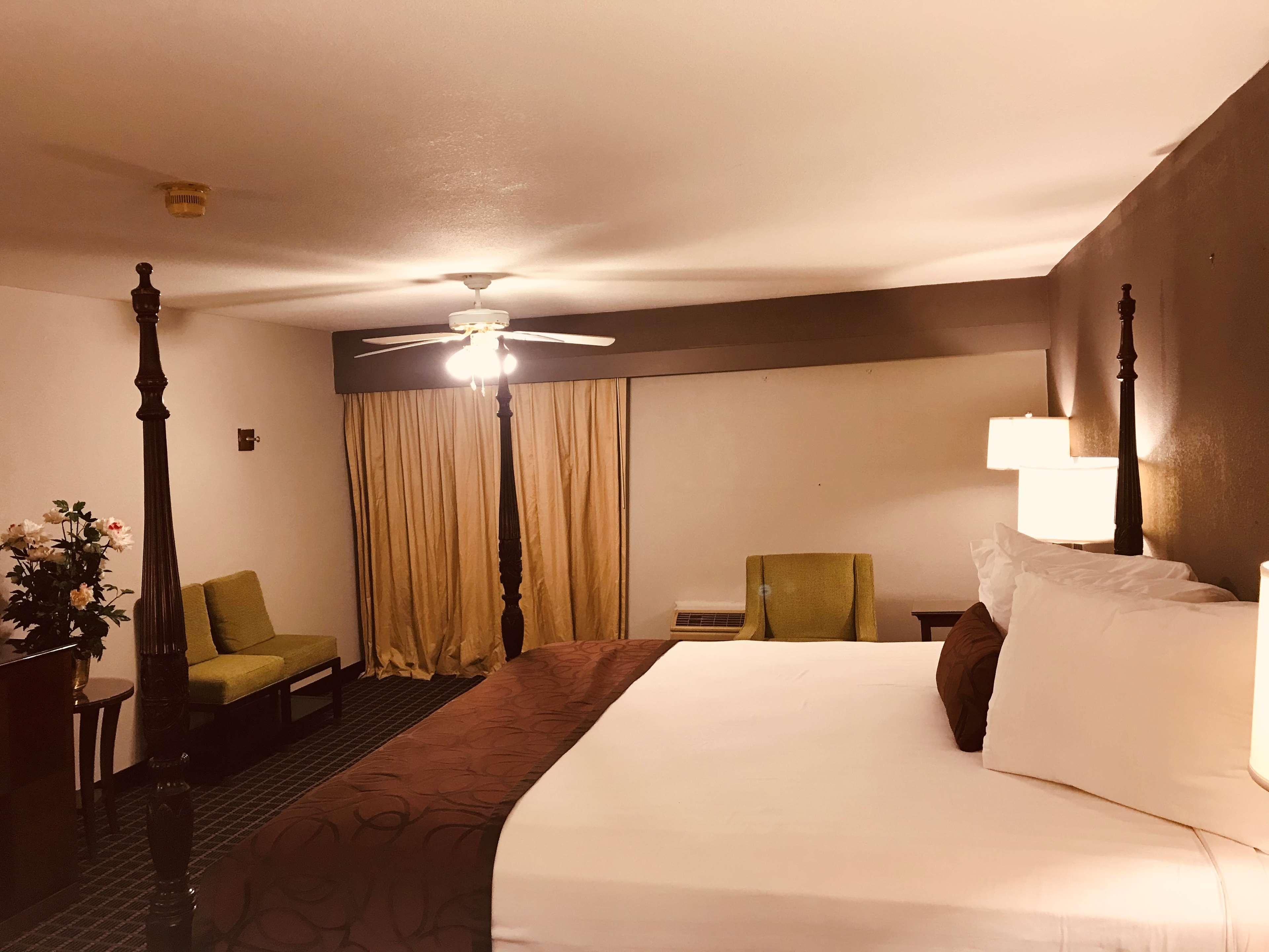 Surestay Plus Hotel By Best Western Гринвуд Экстерьер фото