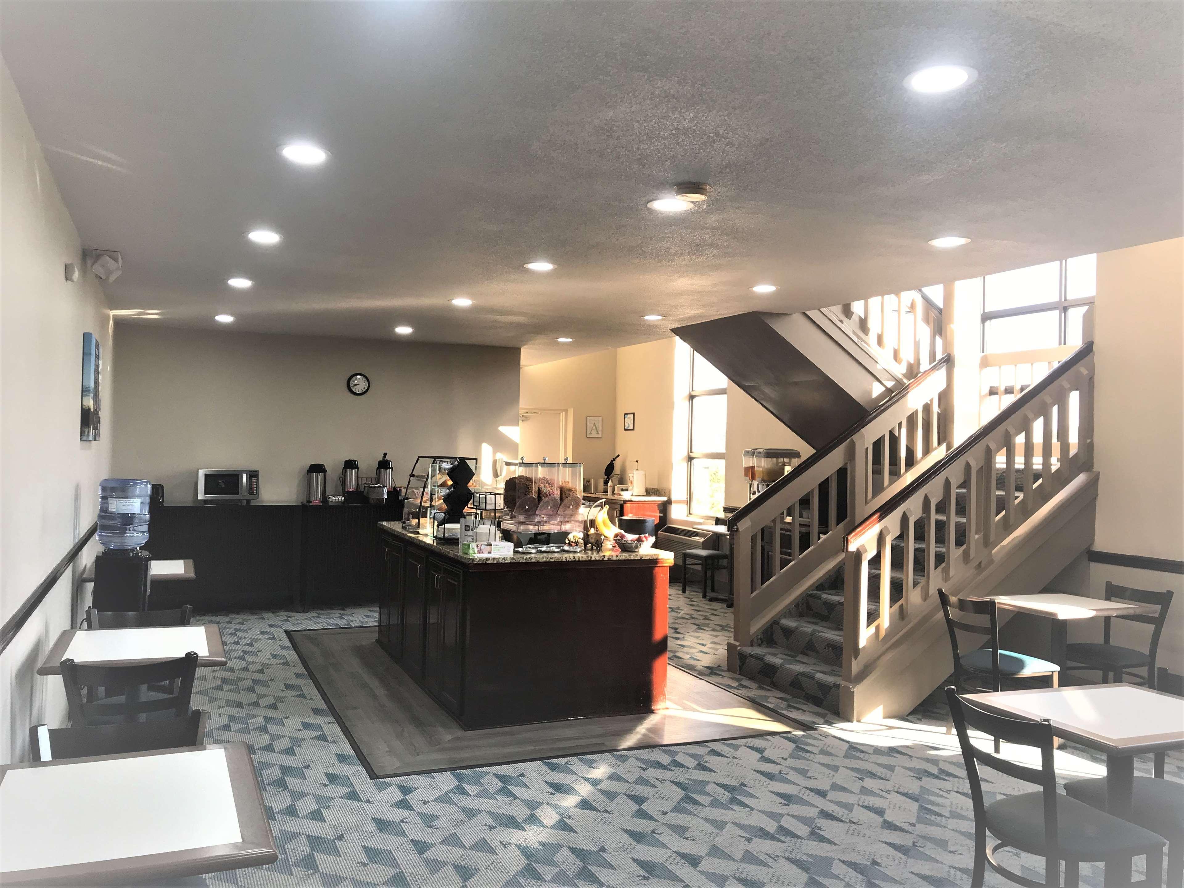 Surestay Plus Hotel By Best Western Гринвуд Экстерьер фото