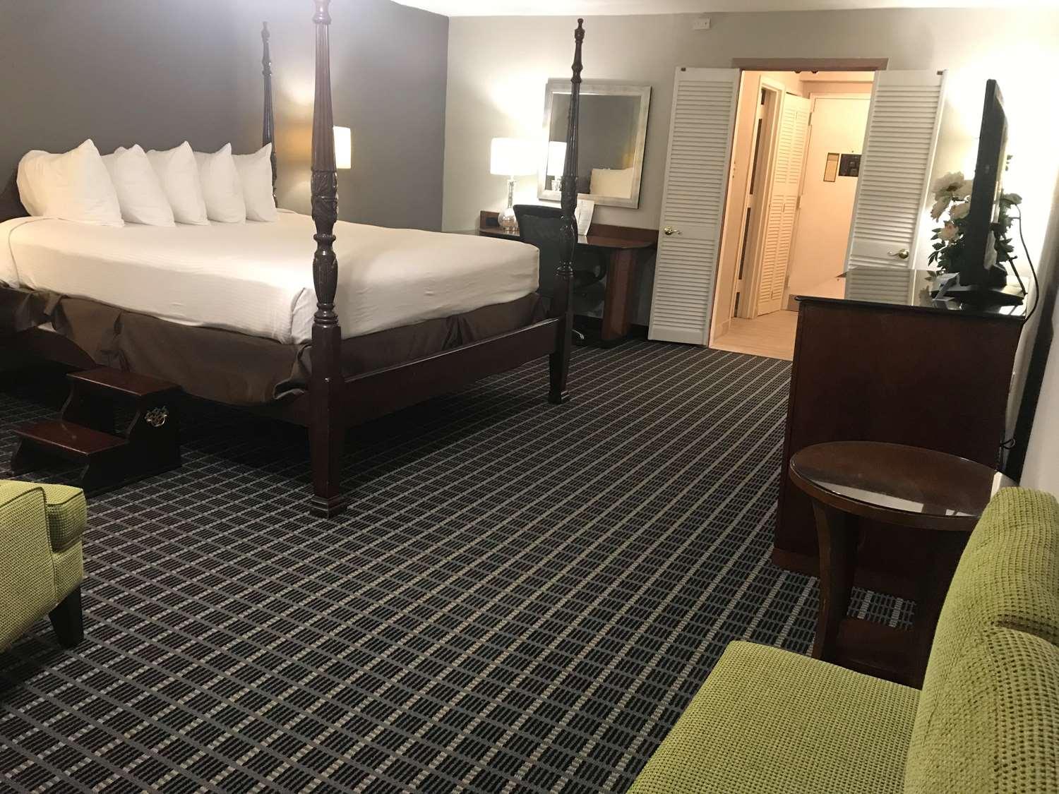 Surestay Plus Hotel By Best Western Гринвуд Экстерьер фото